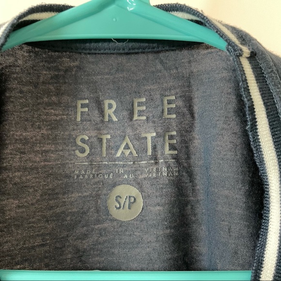 Embroidered crop top - Picture 2 of 3